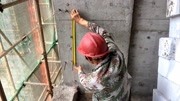 加气块施工要点加气块砌墙挂线技巧，线锤根据平水线按要求做好点