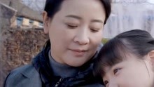 49岁陈小艺和老公近照，结婚21年恩爱如初，一家人生活幸福