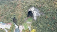 中国最大的特级溶洞腾龙洞，洞内长60公里，飞直升机都是小儿科