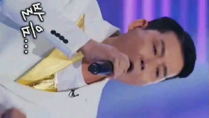 韩国歌手，李玹雨 演唱《梦》。