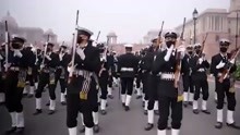 印度国庆阅兵彩排现魔性画面，欢快跺脚超喜感，网友：比阅兵正常