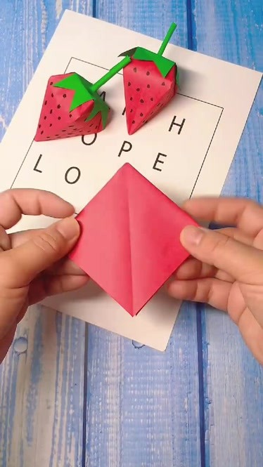 手工折纸简单好看的草莓折纸可以当盲盒