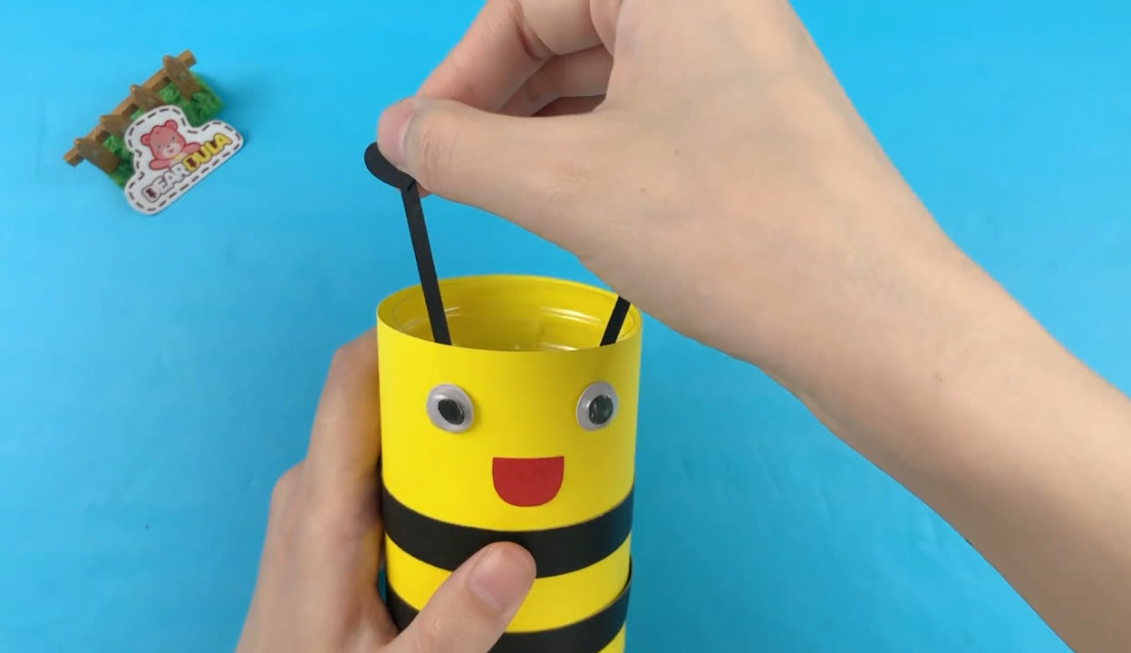 【嘟拉手工1】用矿泉水瓶做个蜜蜂笔筒吧,好看又实用