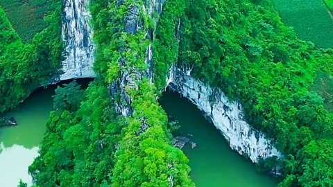 广西乐业县自然景观,神奇的仙人桥,大自然的鬼斧神工